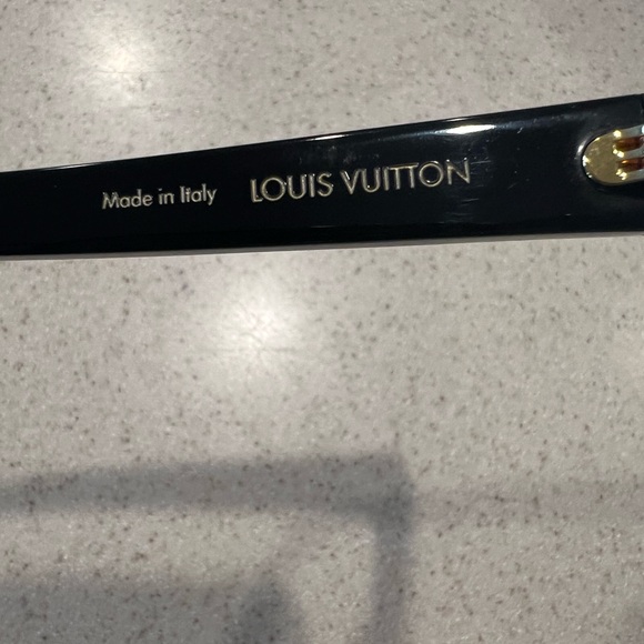 Men’s Louis Vuitton Glide Sunglasses. - Picture 6 of 15